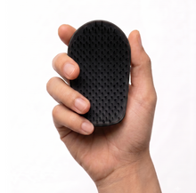 Load image into Gallery viewer, Above the Collar Fundamental 05 Compact Brush - Black