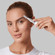 Load image into Gallery viewer, Braun Mini Precision Eyebrow Trimmer FG1106